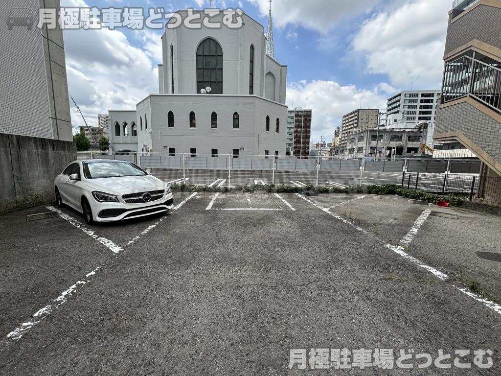 名古屋市東区葵1-12-1の月極駐車場6