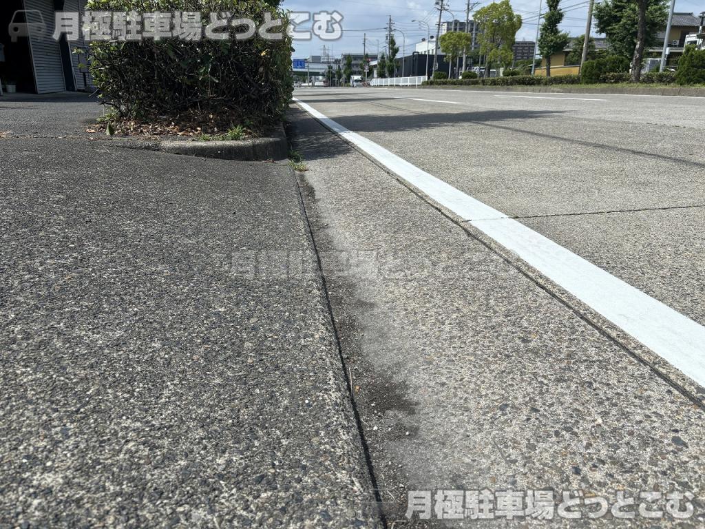 名古屋市港区中之島通1丁目5番の月極駐車場8