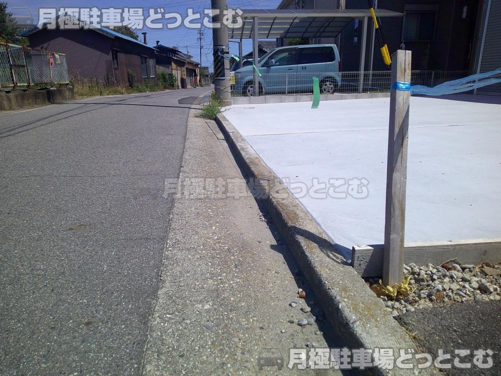 西尾市巨海町東脇74-8の月極駐車場6