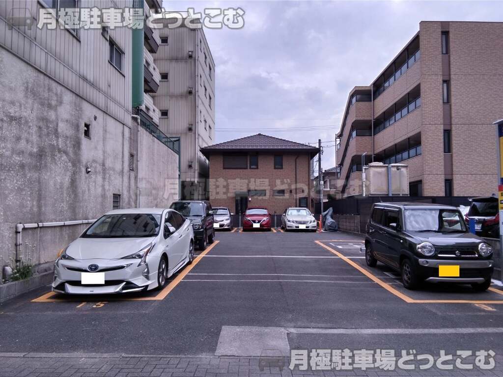 名古屋市瑞穂区堀田通1丁目14-2の月極駐車場1