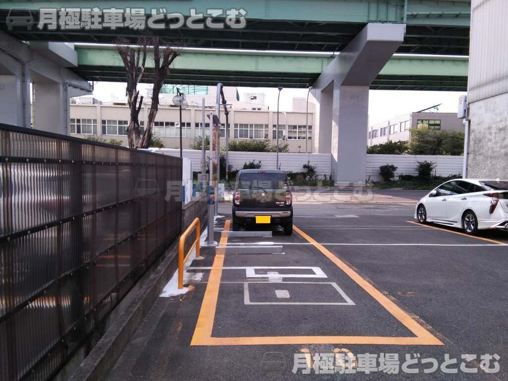 名古屋市瑞穂区堀田通1丁目14-2の月極駐車場3