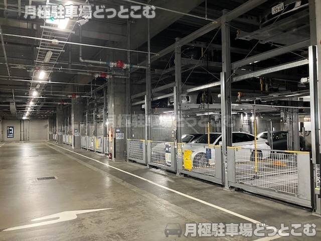 川崎市中原区新丸子東3丁目1100−12の月極駐車場1