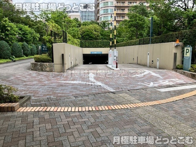 川崎市中原区新丸子東3丁目1100−12の月極駐車場2