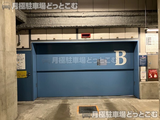 川崎市中原区新丸子東3丁目1100−12の月極駐車場1