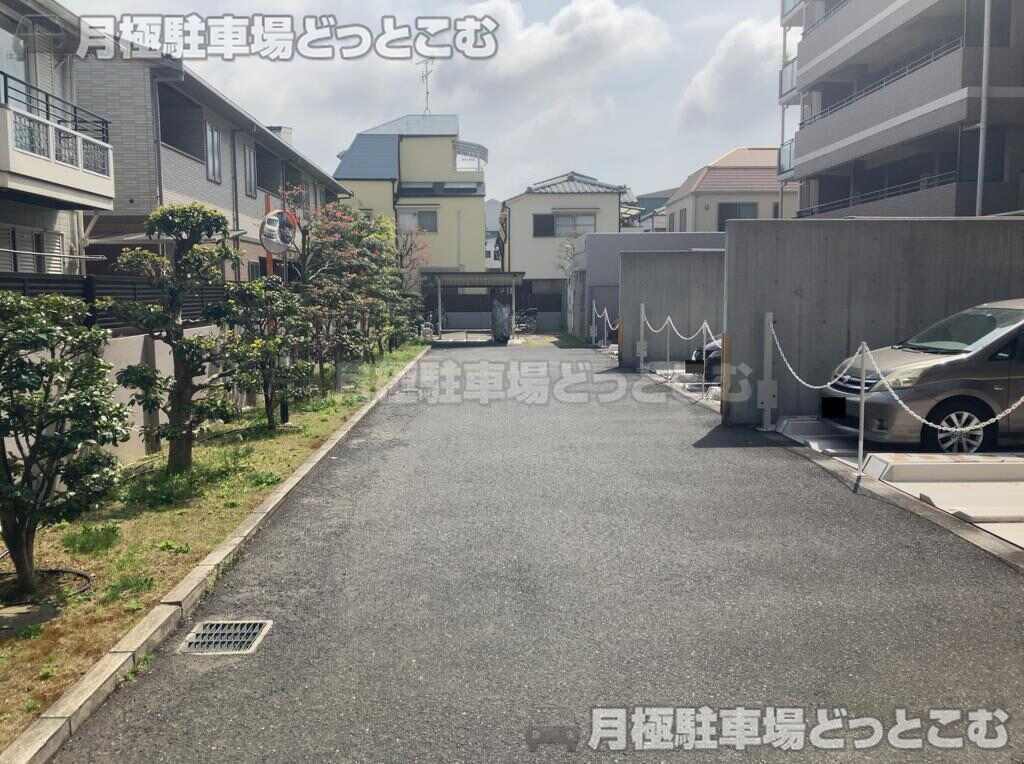 西宮市花園町2-30の月極駐車場1