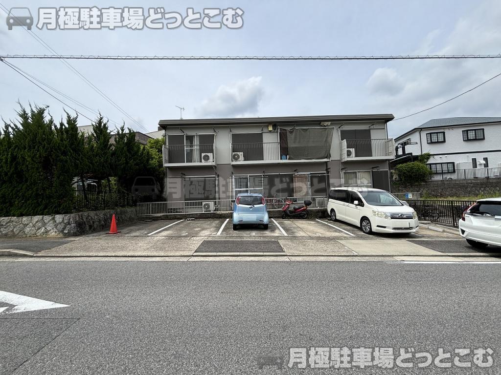 名古屋市千種区富士見台4丁目58番6の月極駐車場1