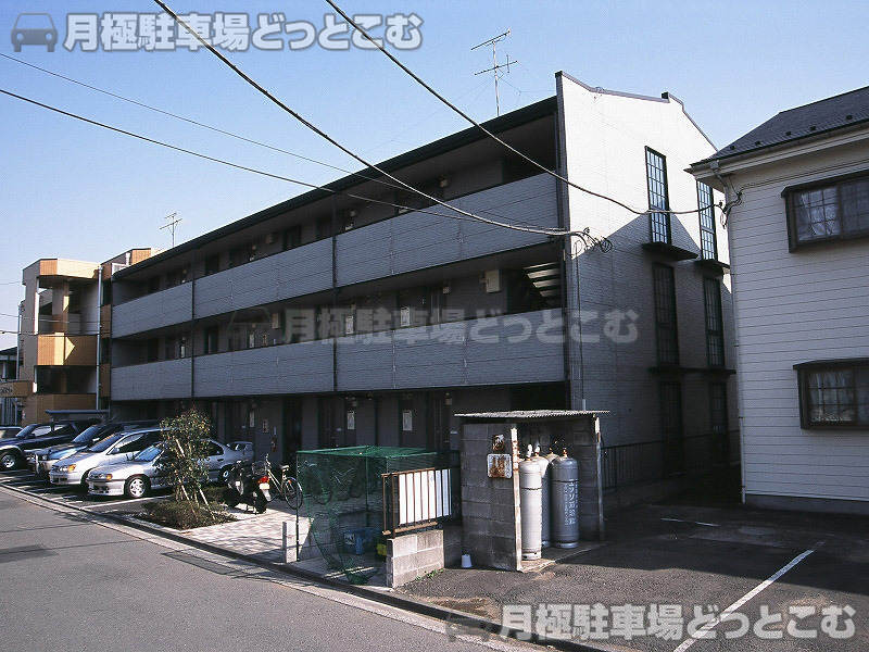 日野市石田2－13－6の月極駐車場1