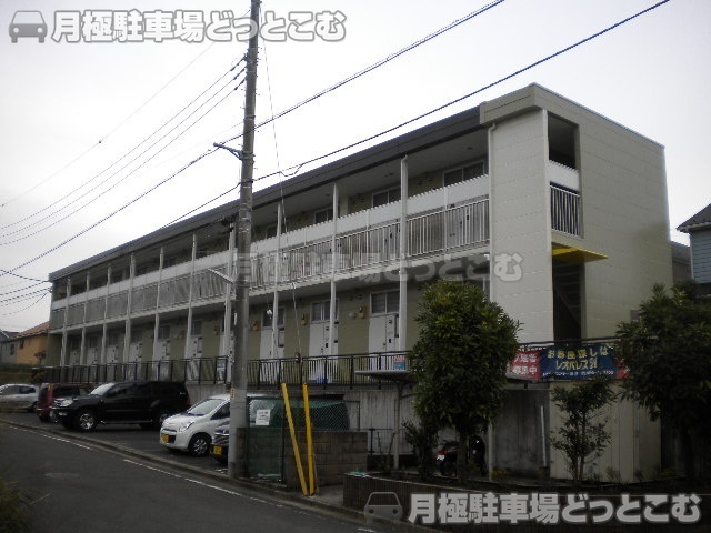 藤沢市白旗1－8－2の月極駐車場1