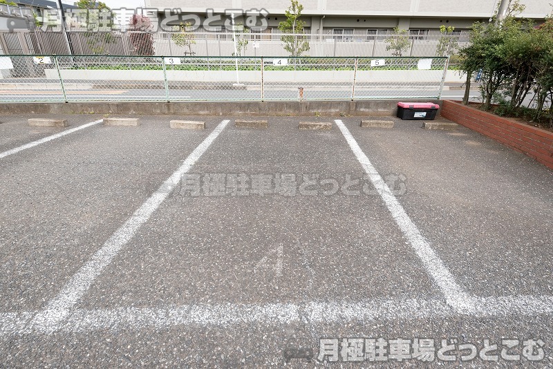 松戸市二十世紀が丘中松町78-1の月極駐車場8