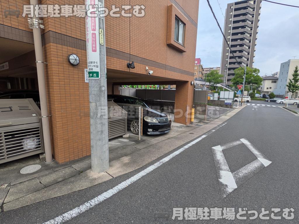 名古屋市千種区桜が丘41の月極駐車場2