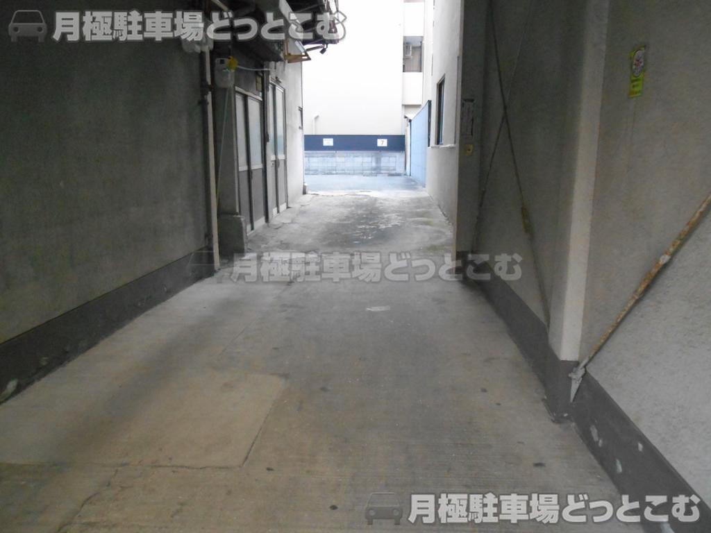 大阪市東成区玉津1丁目9-16の月極駐車場3