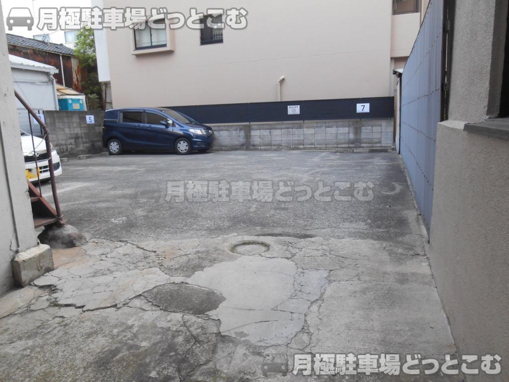 大阪市東成区玉津1丁目9-16の月極駐車場4