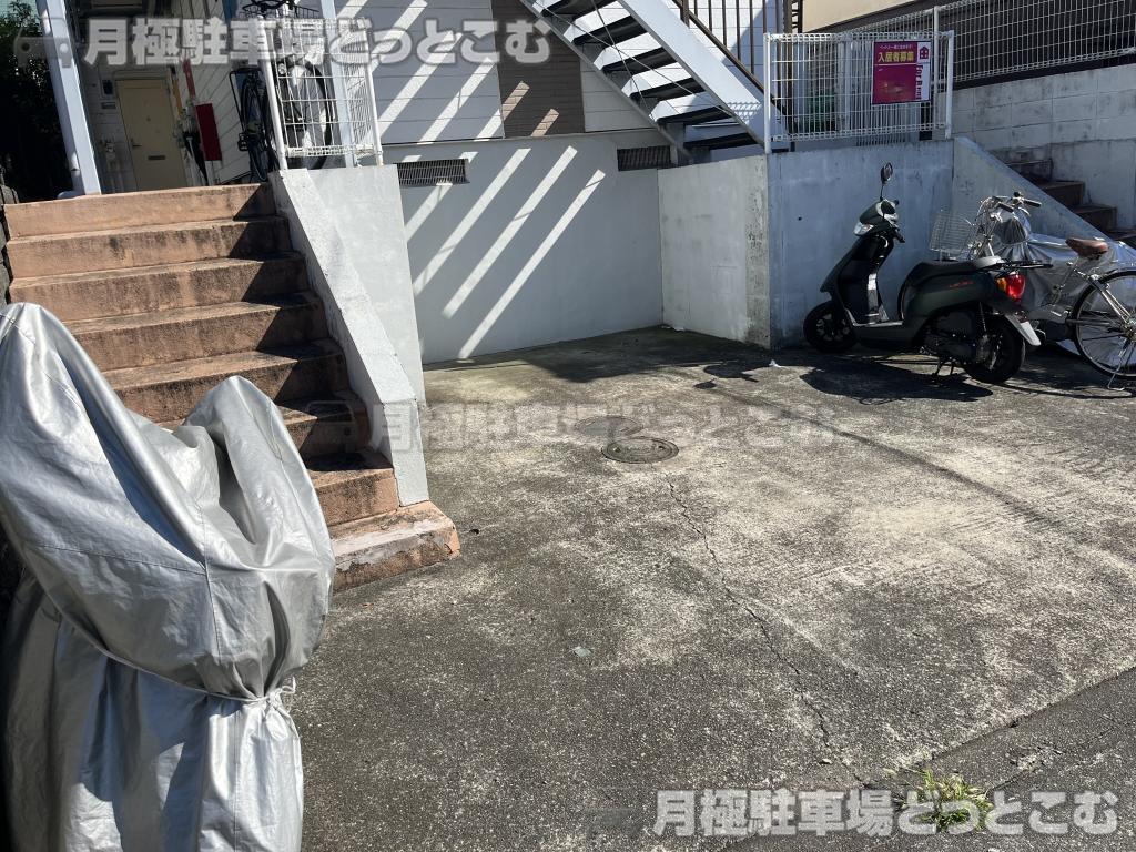 町田市成瀬台1丁目23-8の月極駐車場2