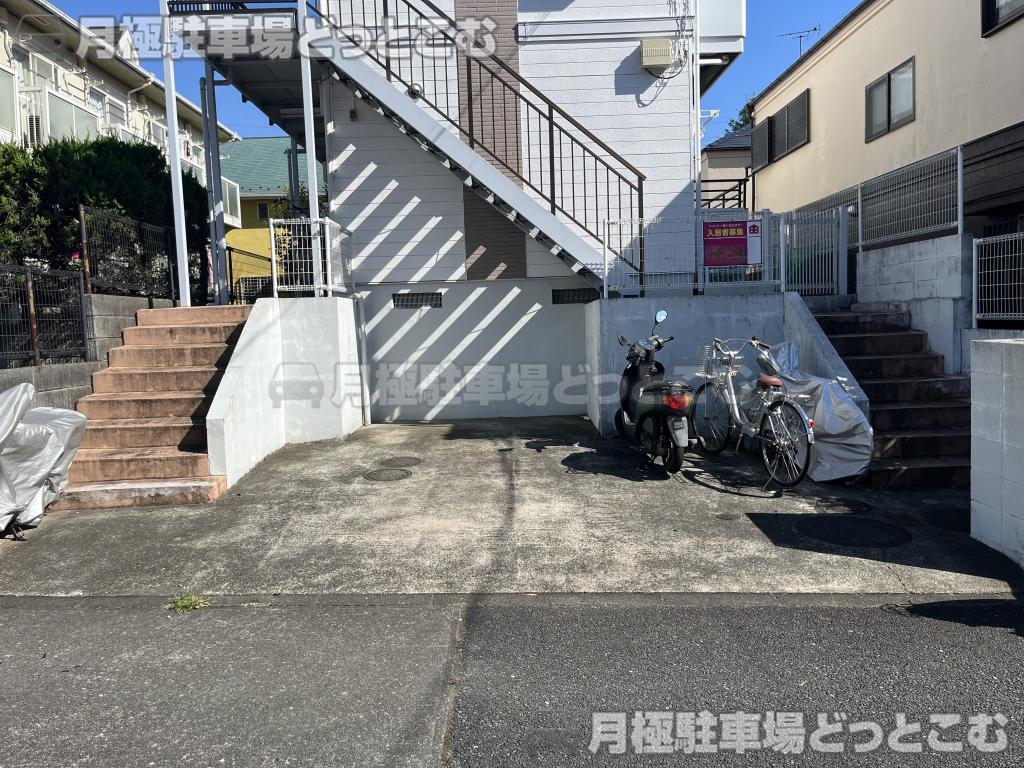 町田市成瀬台1丁目23-8の月極駐車場4