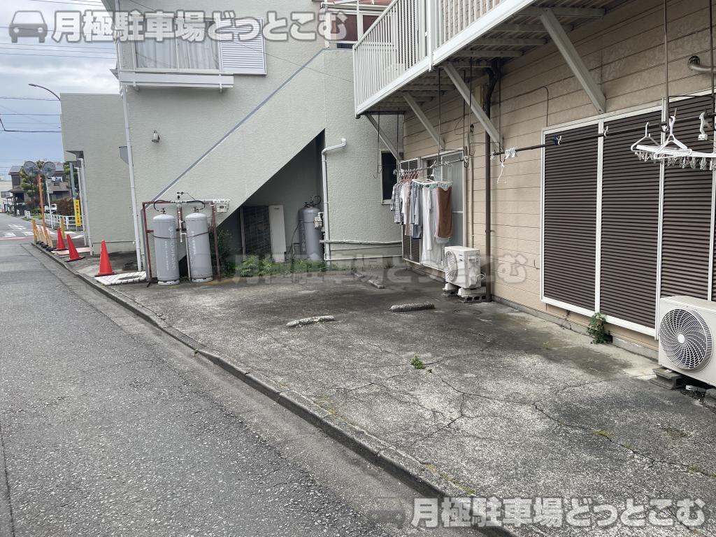 座間市ひばりが丘2丁目48-31の月極駐車場2