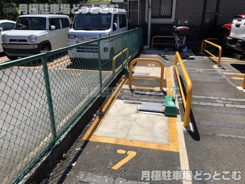 厚木市旭町1丁目32-3の月極駐車場3