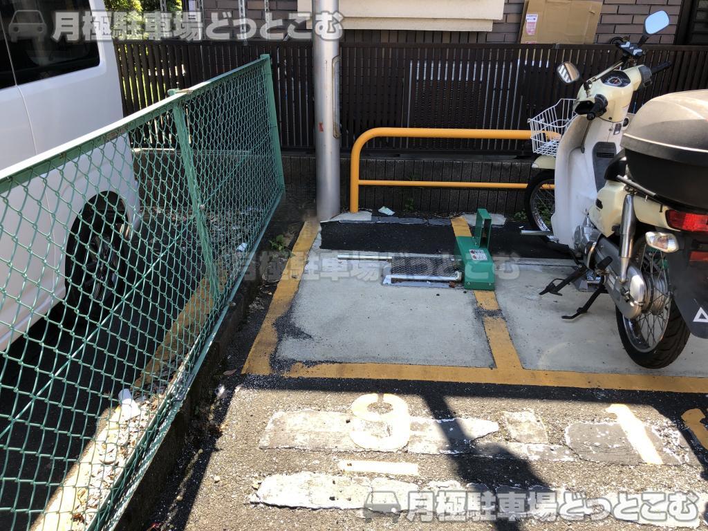厚木市旭町1丁目32-3の月極駐車場5