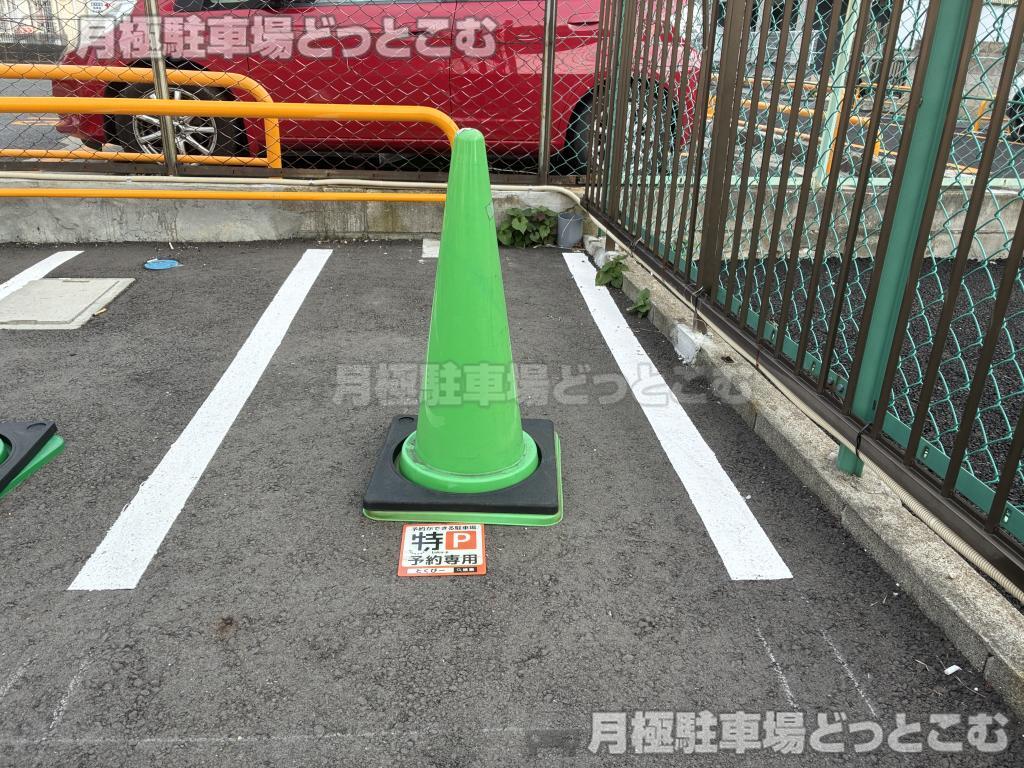 横浜市港南区上大岡西2丁目10-13の月極駐車場4