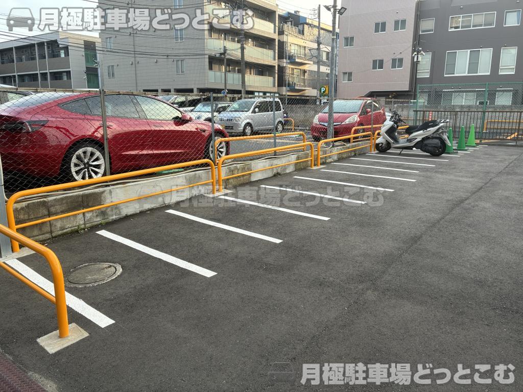 横浜市港南区上大岡西2丁目10-13の月極駐車場5