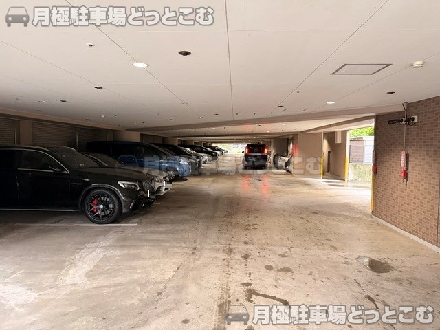 川崎市高津区坂戸1丁目202番1の月極駐車場2