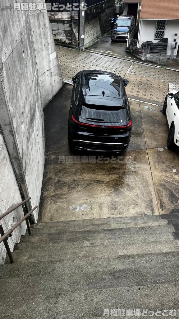 横浜市港南区港南1丁目22-15の月極駐車場2