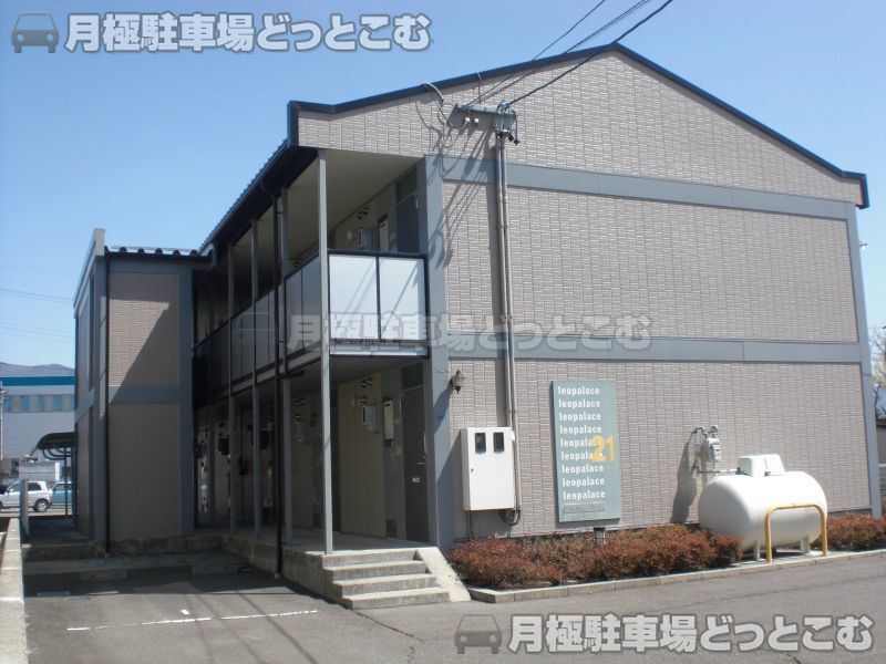 岡谷市長地権現町4－9－26の月極駐車場2