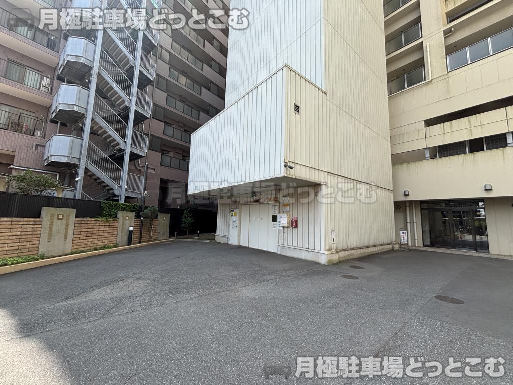 船橋市本町4丁目44-25の月極駐車場3