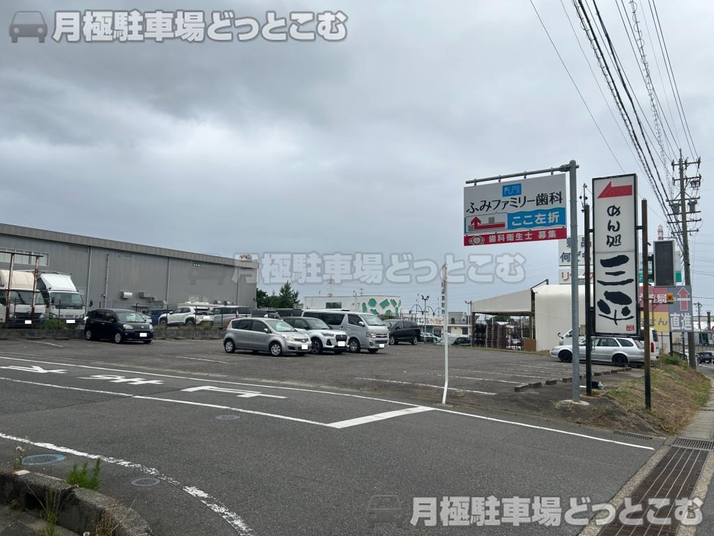 大府市梶田町3丁目28.29の月極駐車場1