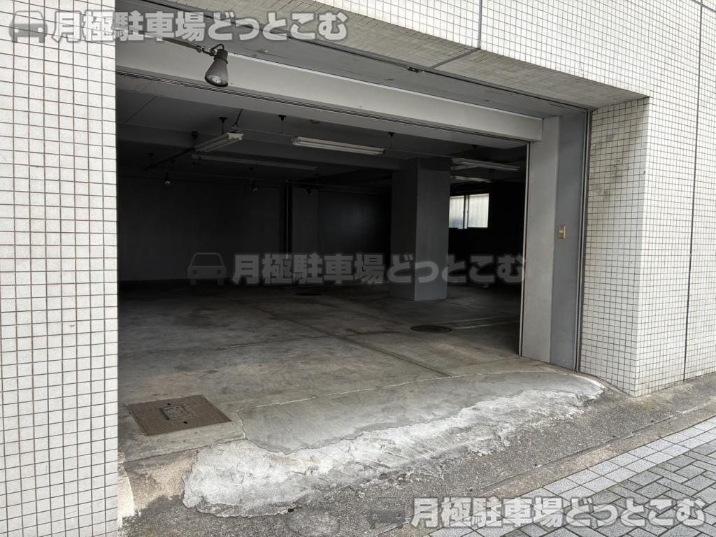 名古屋市東区白壁3丁目2-1の月極駐車場1