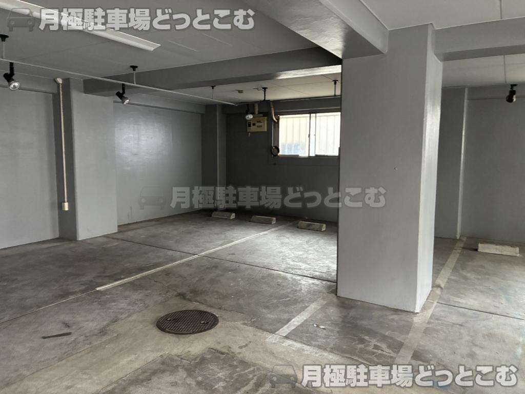 名古屋市東区白壁3丁目2-1の月極駐車場2