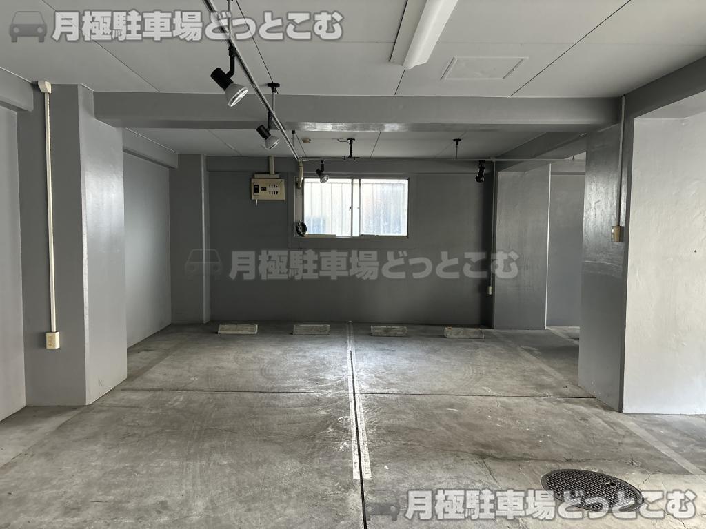 名古屋市東区白壁3丁目2-1の月極駐車場8