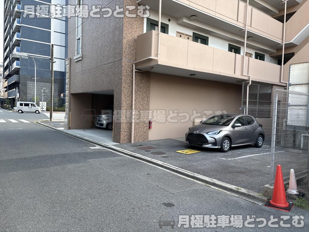 名古屋市中村区太閤通3丁目45の月極駐車場3