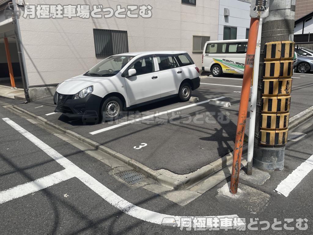 名古屋市西区那古野1丁目2706の月極駐車場3