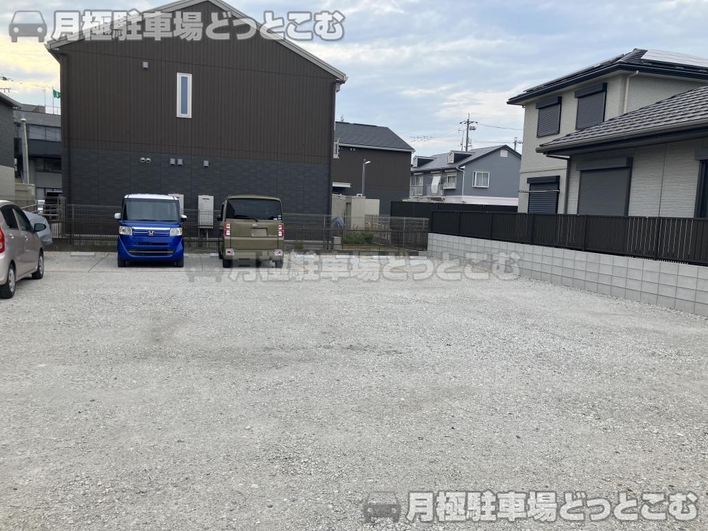 名古屋市中川区小本2丁目13-4の月極駐車場4