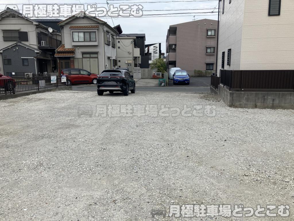 名古屋市中川区小本2丁目13-4の月極駐車場5