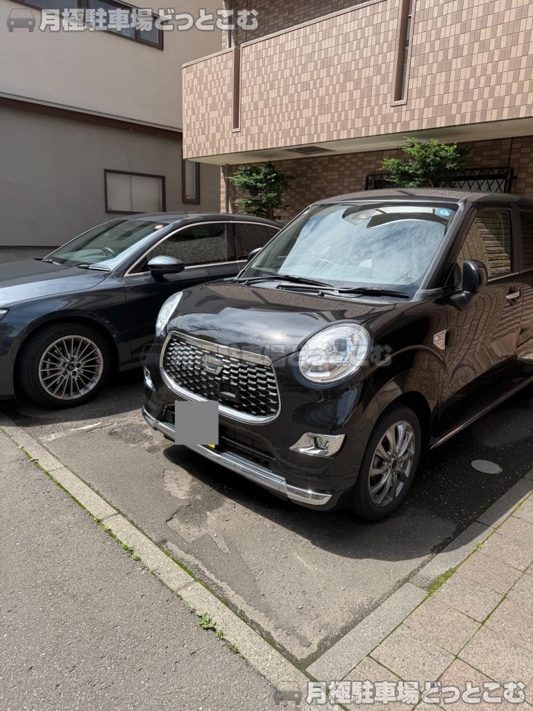 札幌市中央区北三条西30丁目4-11の月極駐車場2