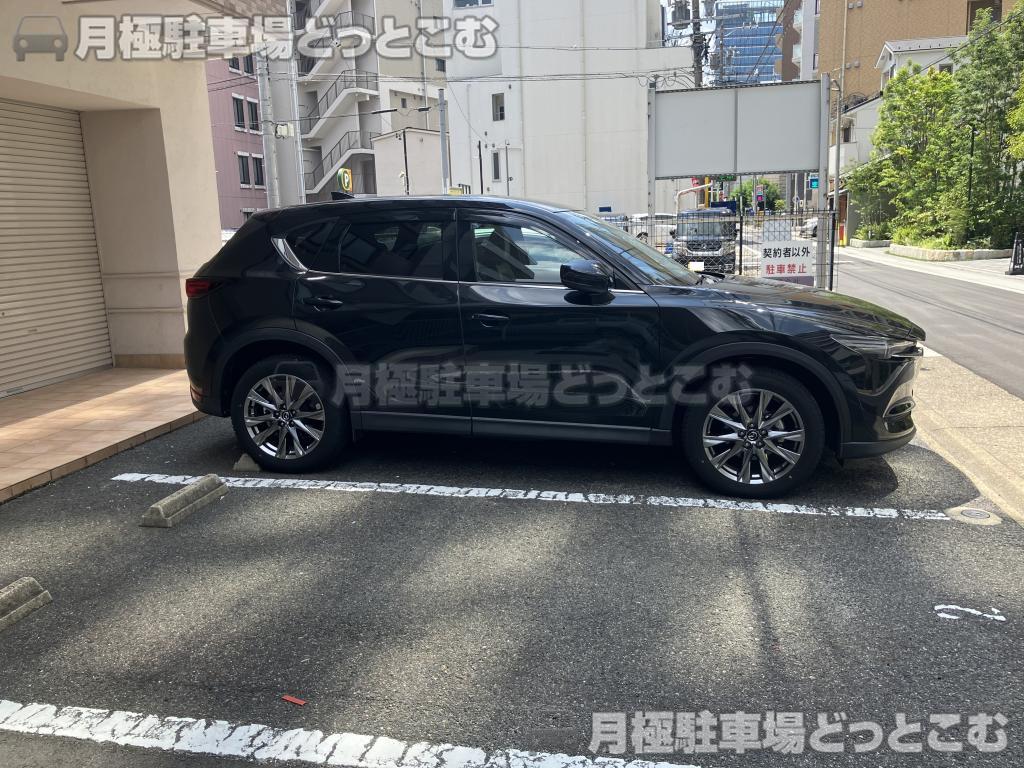 名古屋市西区那古野2丁目2423の月極駐車場5