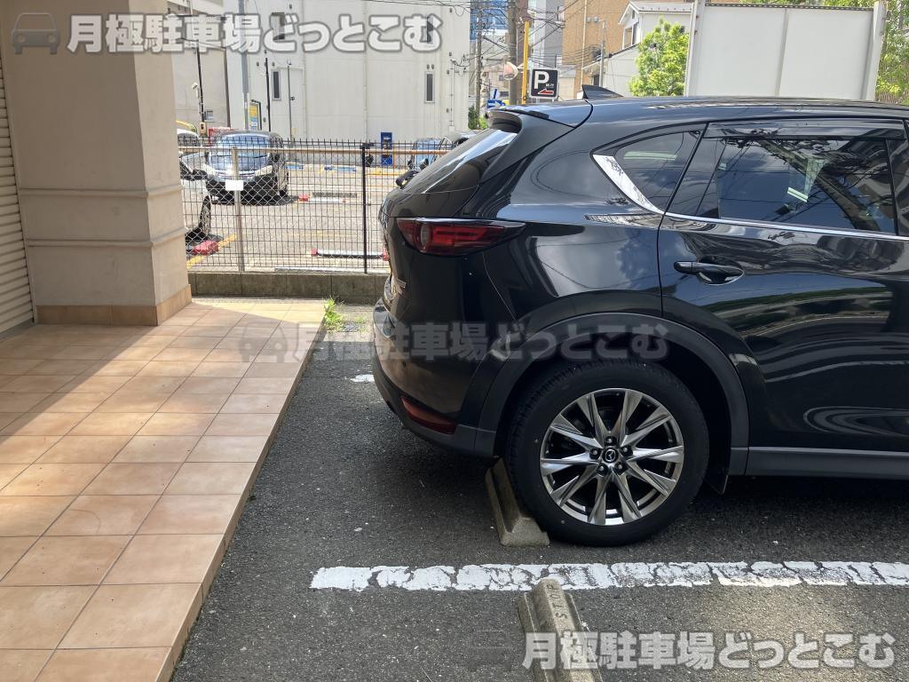 名古屋市西区那古野2丁目2423の月極駐車場6