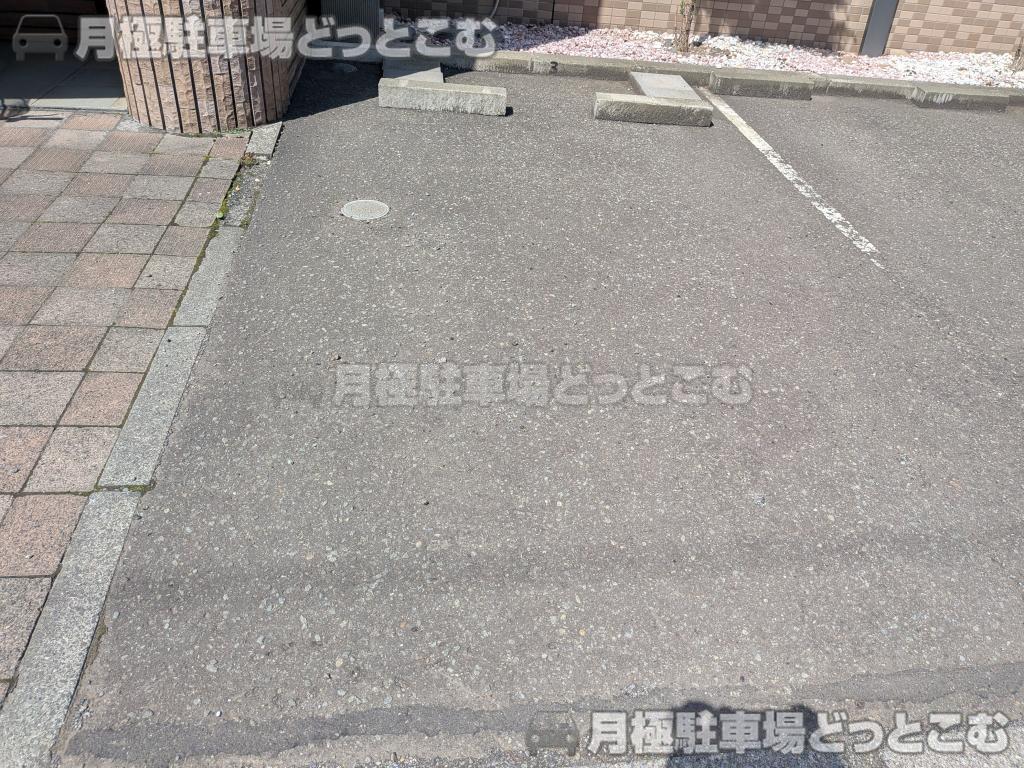 札幌市中央区北三条西30丁目4-11の月極駐車場6