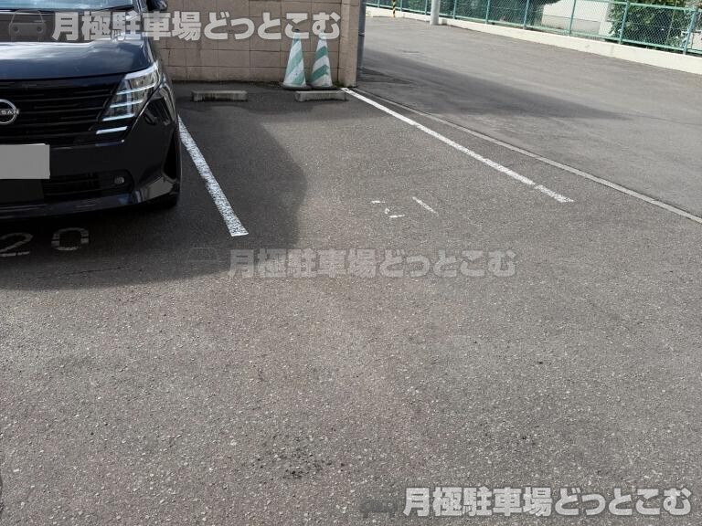 札幌市中央区南四条西26丁目1-41の月極駐車場2