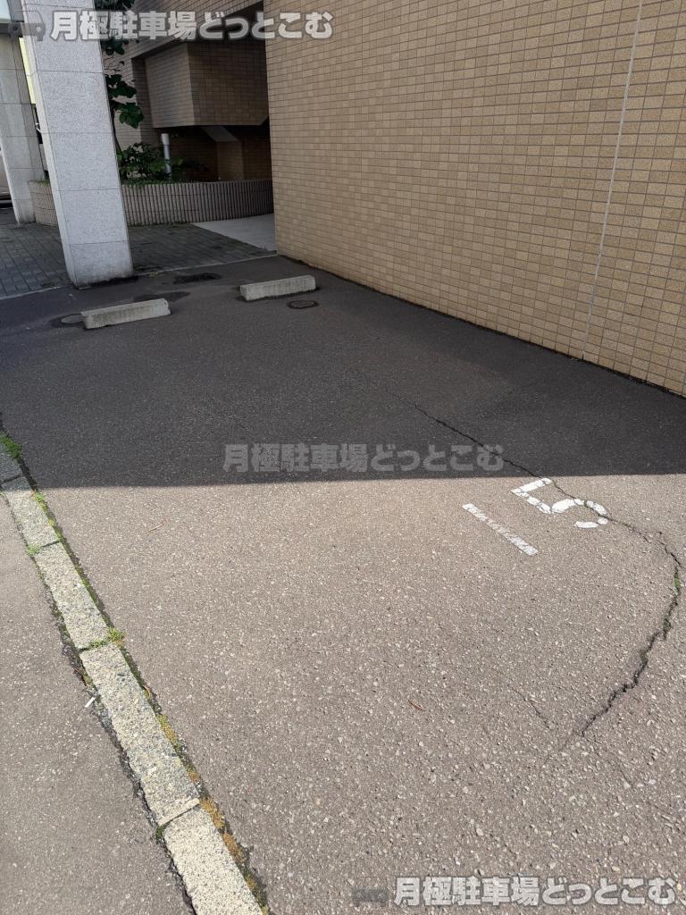 札幌市中央区南四条西26丁目1-41の月極駐車場3