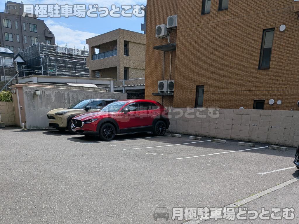 札幌市中央区南四条西26丁目1-41の月極駐車場4