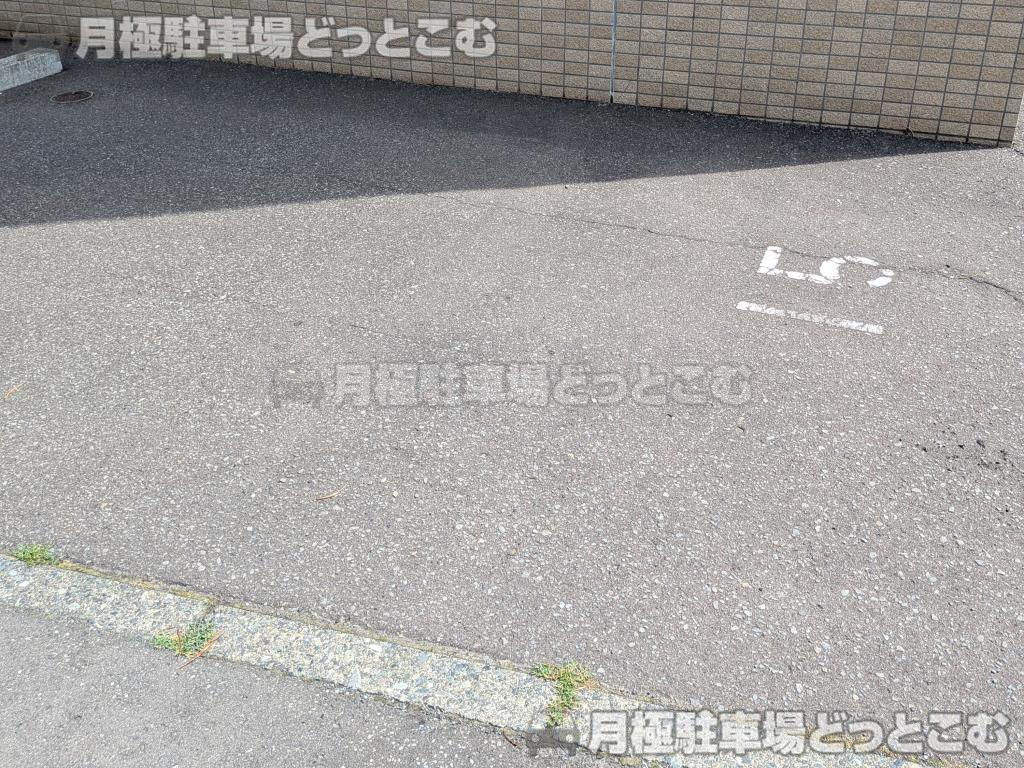 札幌市中央区南四条西26丁目1-41の月極駐車場5