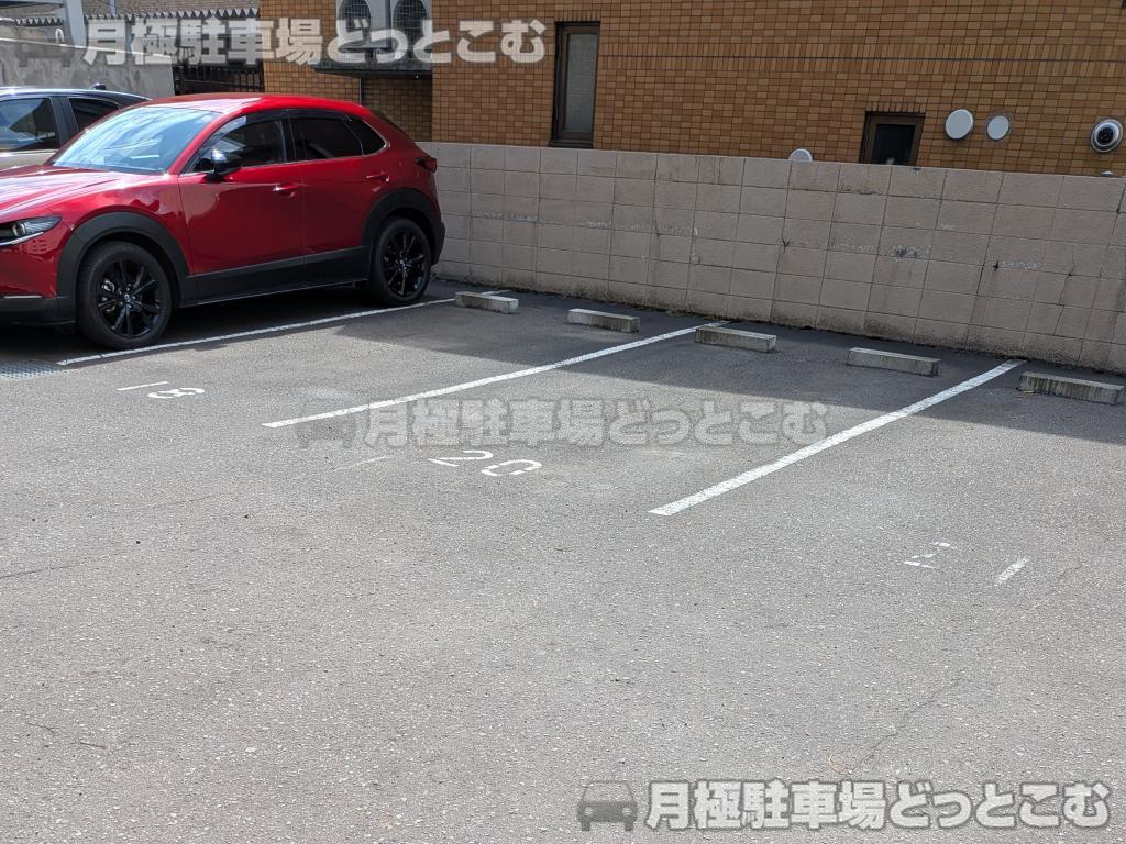 札幌市中央区南四条西26丁目1-41の月極駐車場6