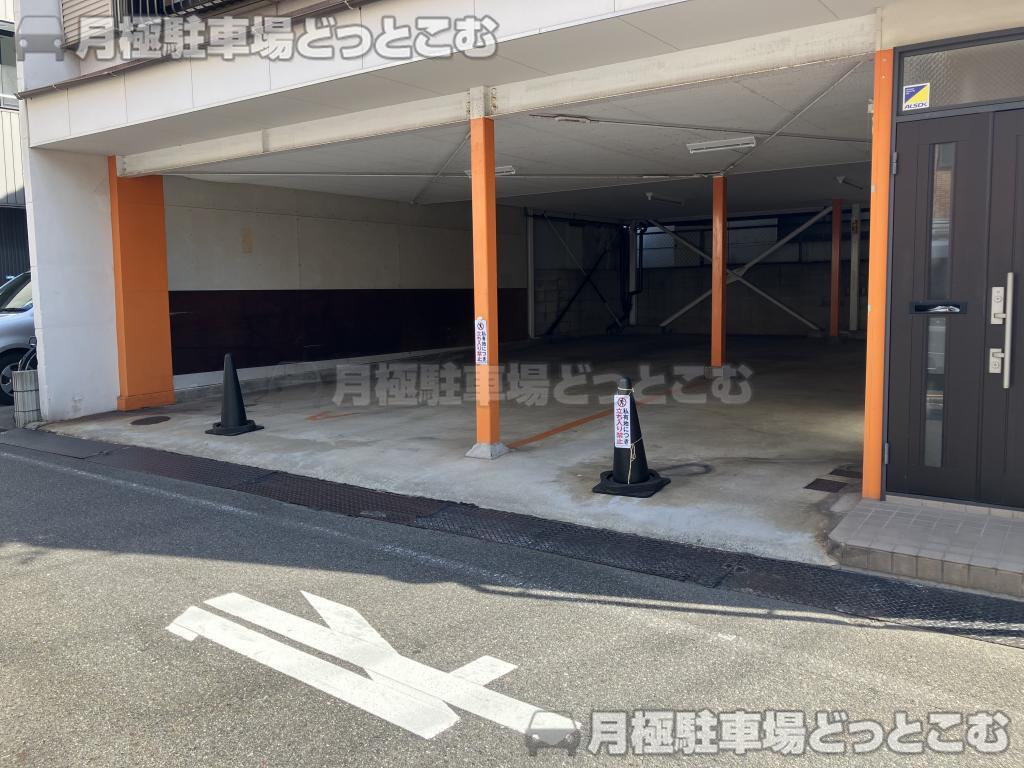 名古屋市西区那古野1丁目2707の月極駐車場3