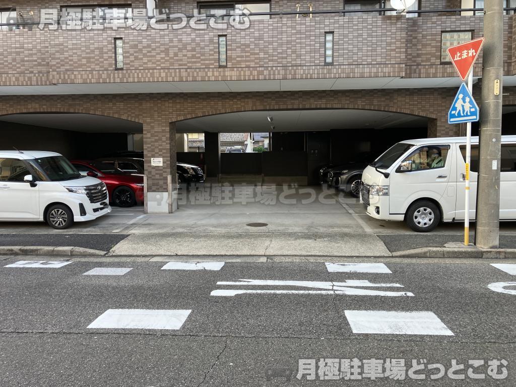 名古屋市中川区伏屋4丁目404の月極駐車場1