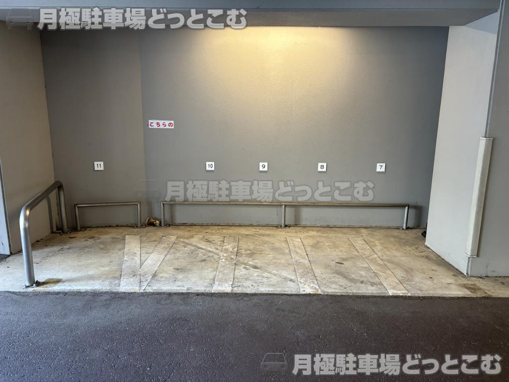 名古屋市中区千代田3丁目34-15の月極駐車場1