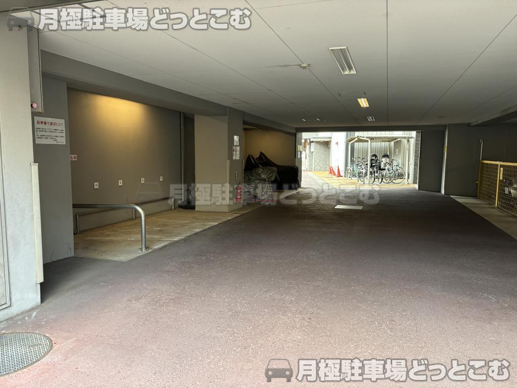 名古屋市中区千代田3丁目34-15の月極駐車場5