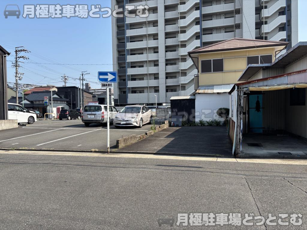 名古屋市港区名港1丁目1601の月極駐車場2