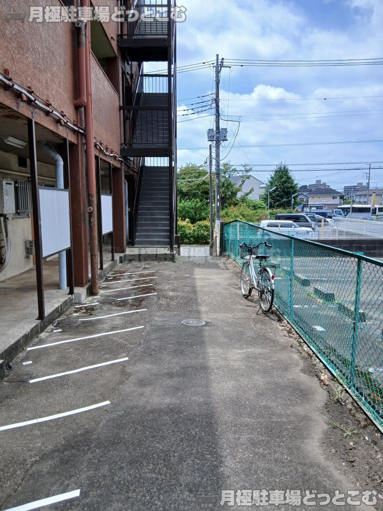 水戸市見川5丁目2-14の月極駐車場1